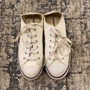 White converse. Preloved and in great condition